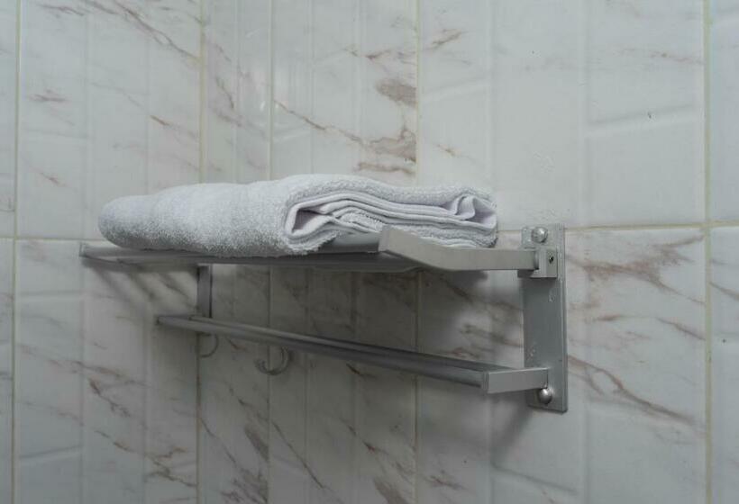 בית מלון כפרי Padma Tangerang