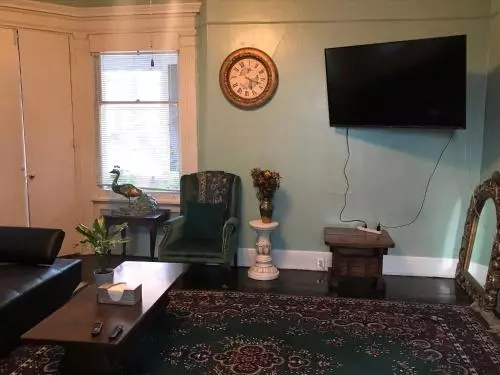 تختخواب و صبحانه 5 Star Victorian Mansion Downtown No Locals