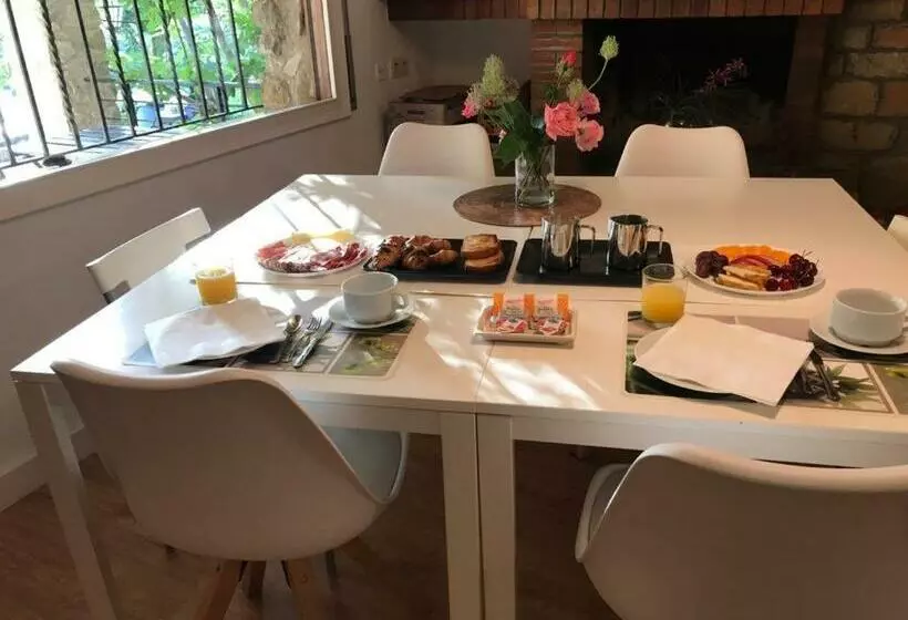 Aamiaismajoitus (B&B) Els Avets De La Muga