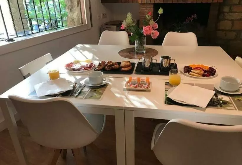 Aamiaismajoitus (B&B) Els Avets De La Muga