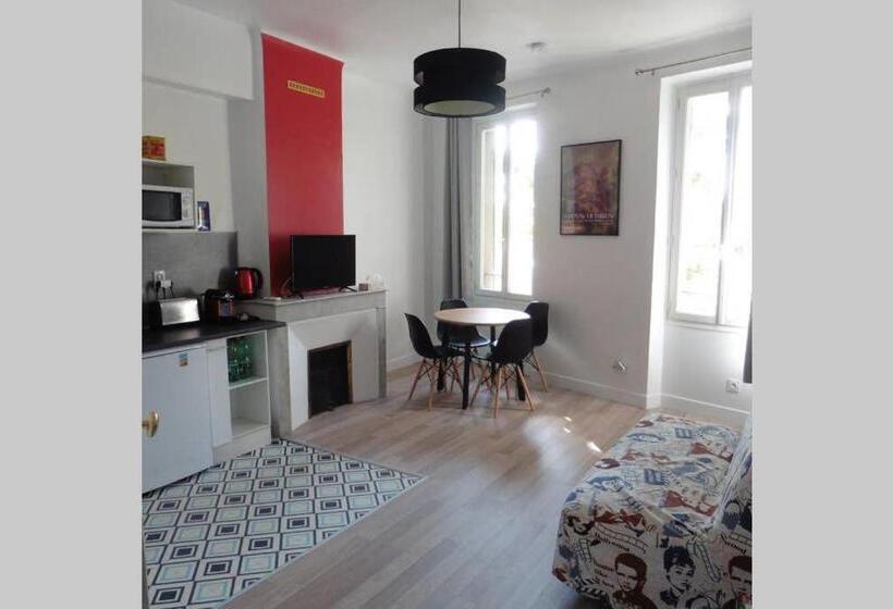 تختخواب و صبحانه Villa Zola