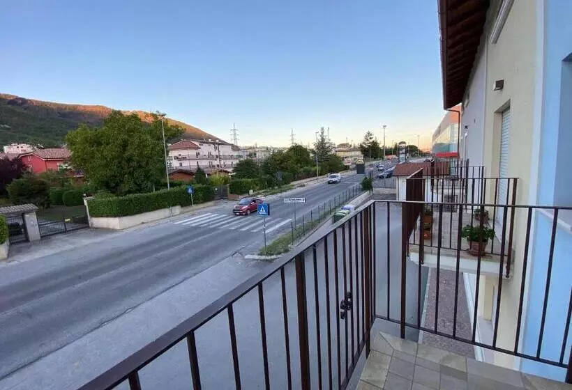 تختخواب و صبحانه Wolf House Bnb