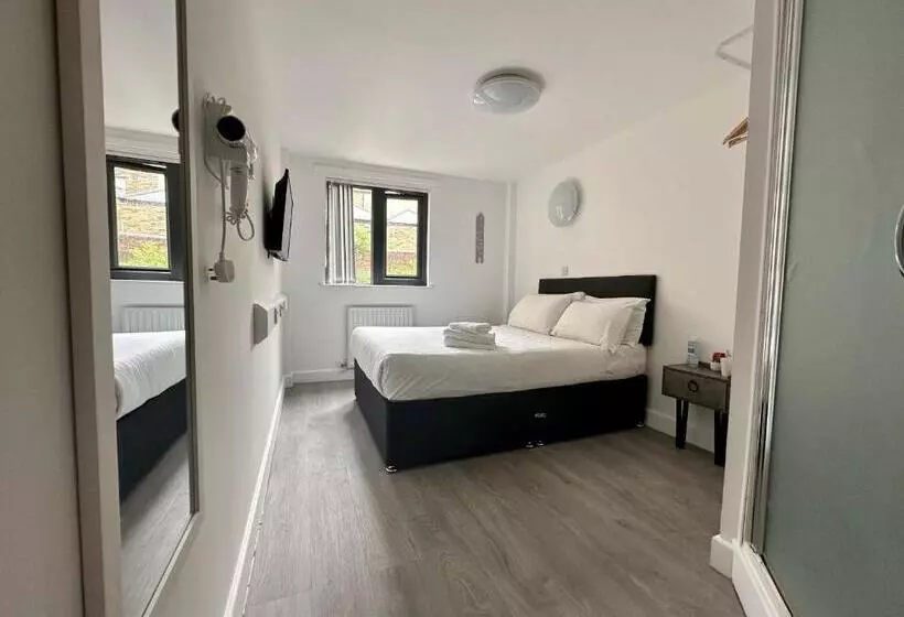 カプセルホテル Accommodation Bradford