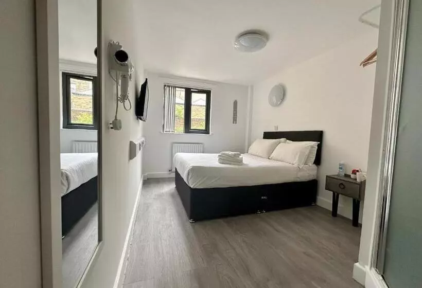 カプセルホテル Accommodation Bradford