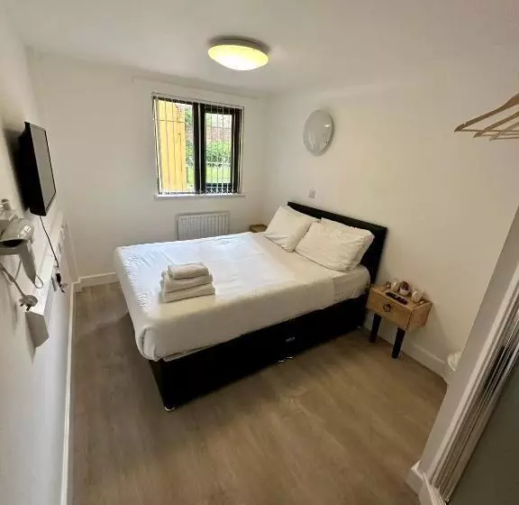 カプセルホテル Accommodation Bradford