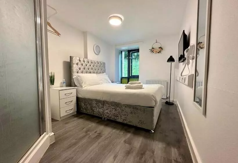 カプセルホテル Accommodation Bradford