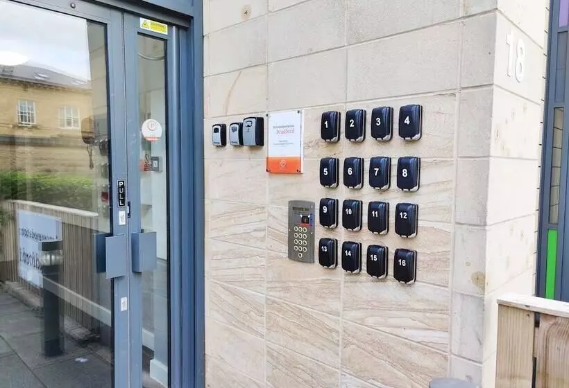 カプセルホテル Accommodation Bradford