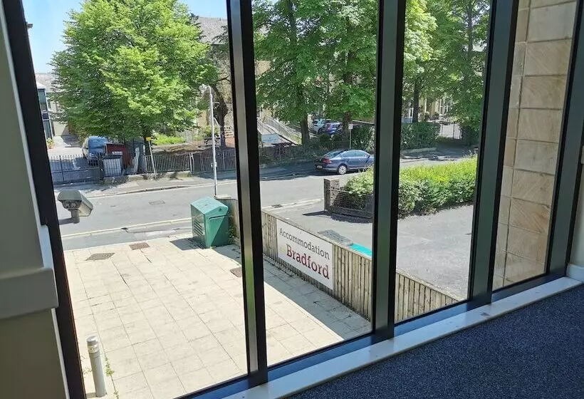 カプセルホテル Accommodation Bradford