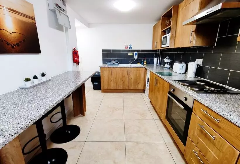 カプセルホテル Accommodation Bradford