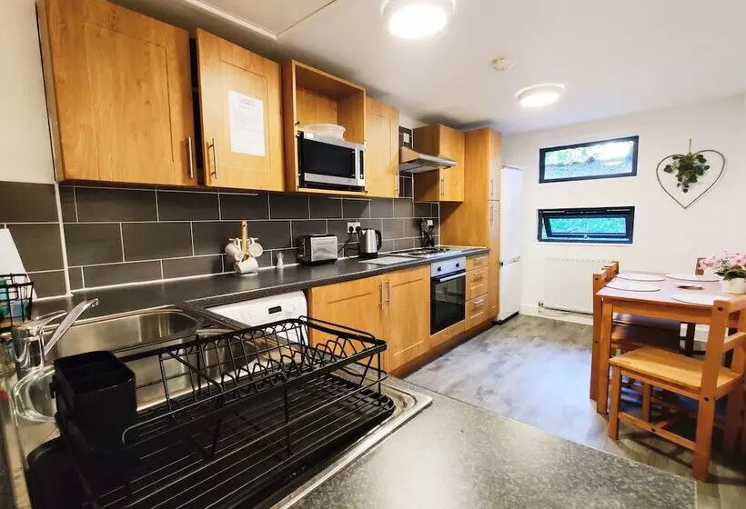 カプセルホテル Accommodation Bradford