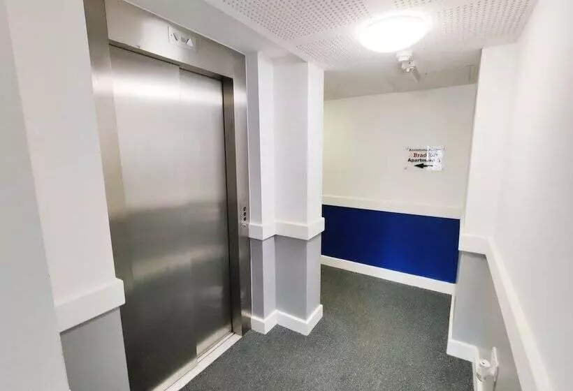 カプセルホテル Accommodation Bradford