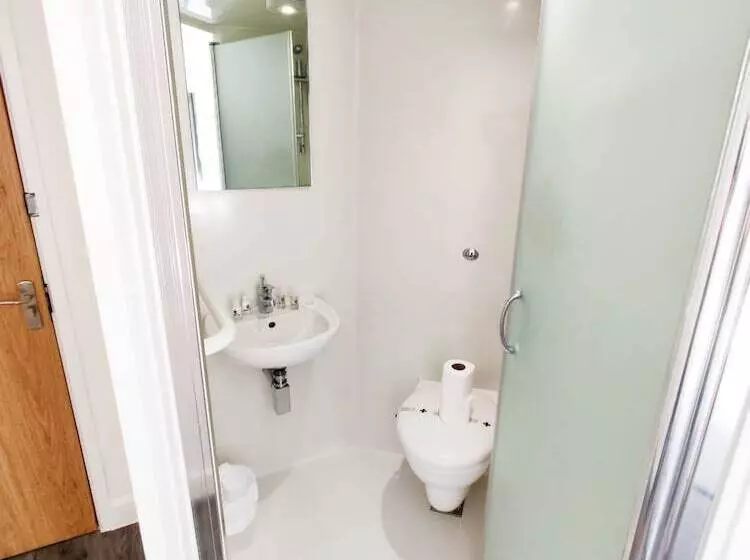 カプセルホテル Accommodation Bradford