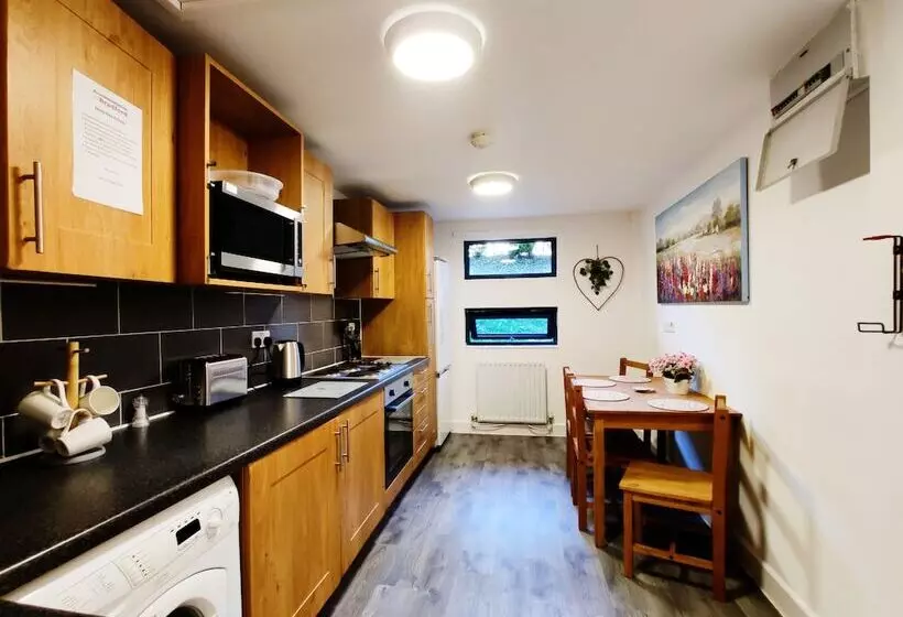 カプセルホテル Accommodation Bradford