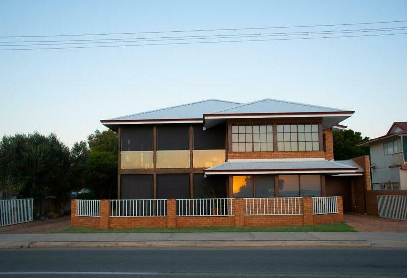 بنسيون Waterside House Kalbarri