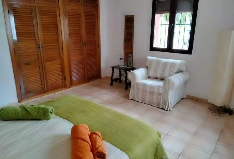 ベッドアンドブレックファースト Casa Rural Altozano De Buendia