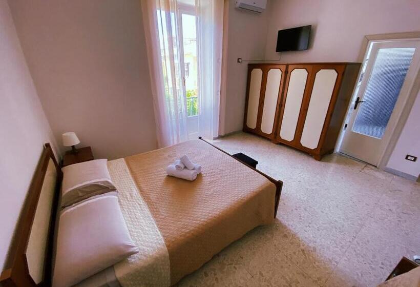 تختخواب و صبحانه Happy Days Terracina