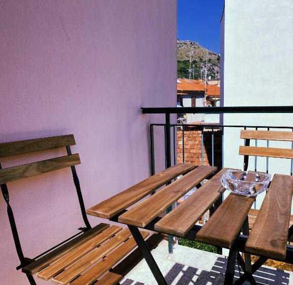 تختخواب و صبحانه Happy Days Terracina