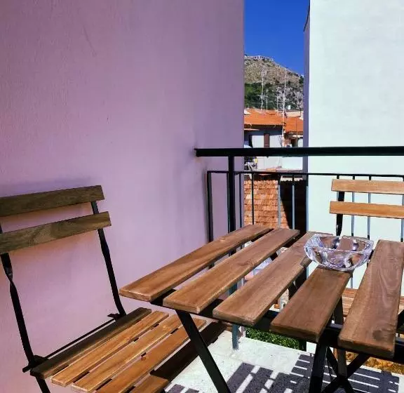 تختخواب و صبحانه Happy Days Terracina