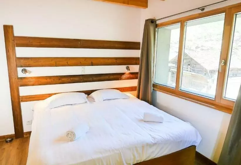 تختخواب و صبحانه La Baraka Hostel