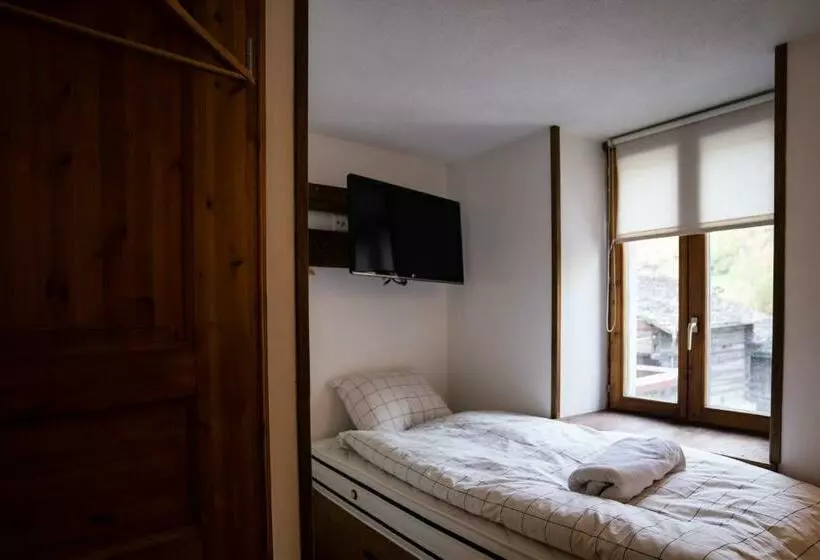 تختخواب و صبحانه La Baraka Hostel