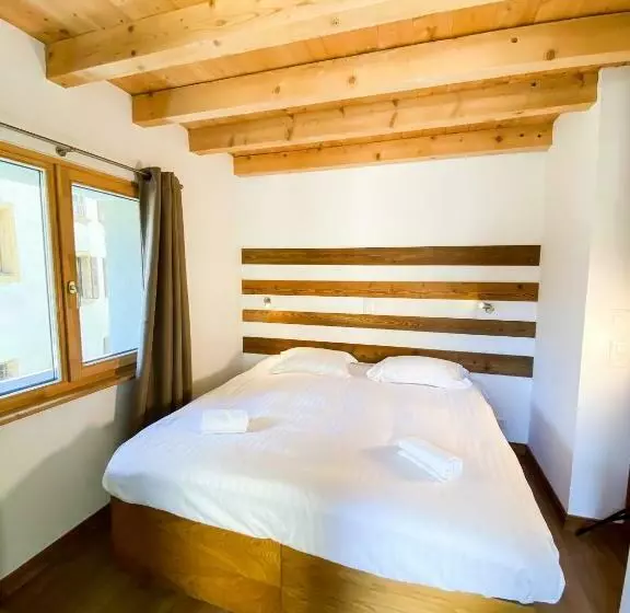 تختخواب و صبحانه La Baraka Hostel