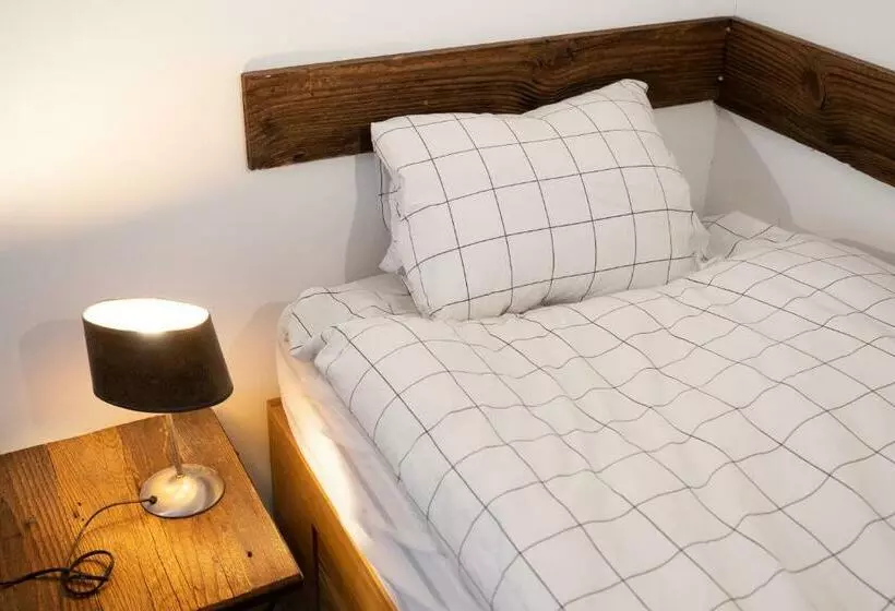 تختخواب و صبحانه La Baraka Hostel