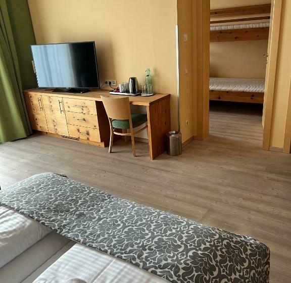 בית מלון כפרי Alpl Resort