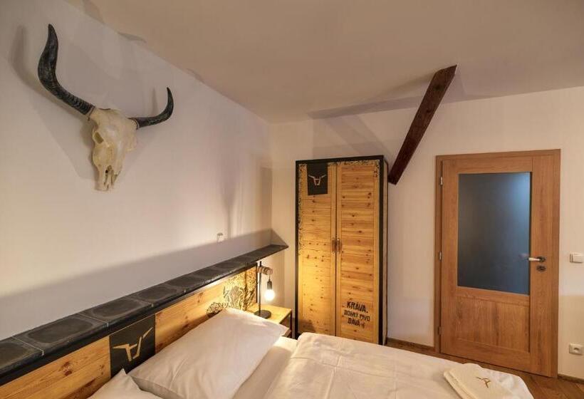 בית מלון כפרי Pivni