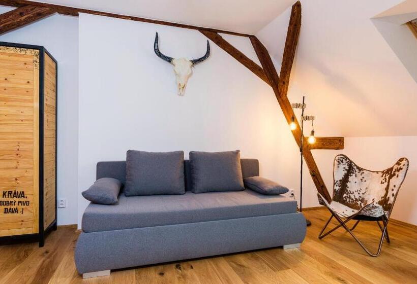 בית מלון כפרי Pivni