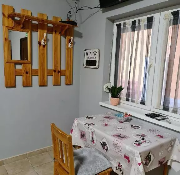 ペンション Amina Apartman