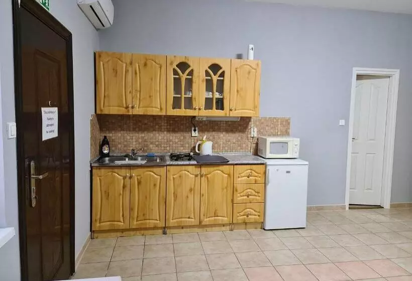 ペンション Amina Apartman