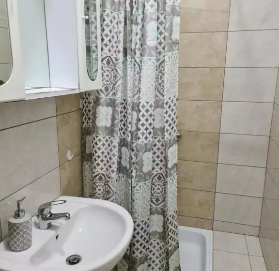 ペンション Amina Apartman