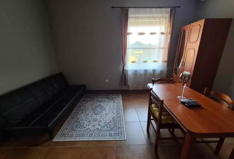 ペンション Amina Apartman