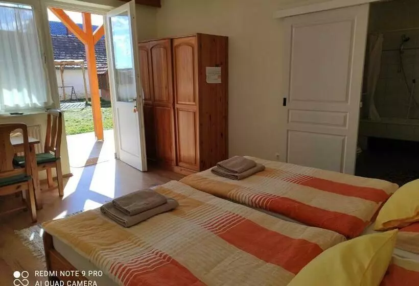 ペンション Montana Ederics Vendégház