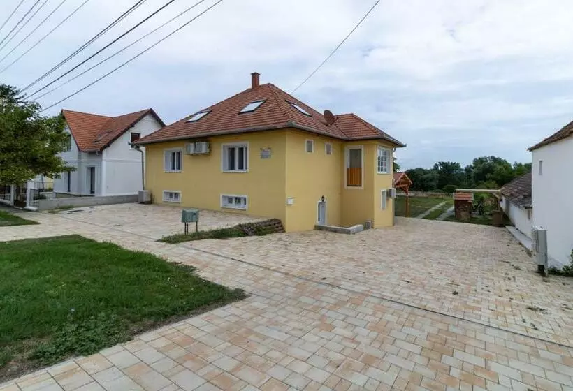 ペンション Montana Ederics Vendégház