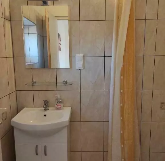 ペンション Montana Ederics Vendégház