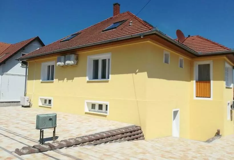 ペンション Montana Ederics Vendégház