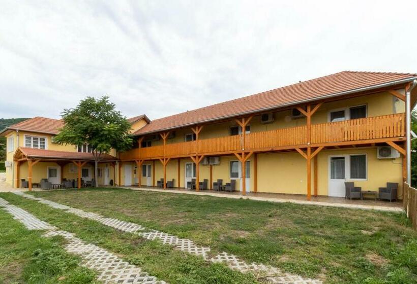 膳宿费 Montana Ederics Vendégház