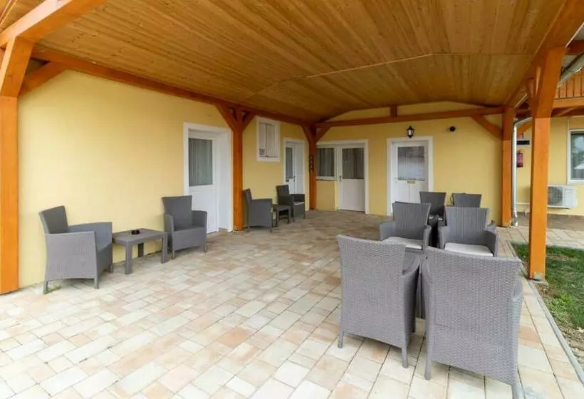 ペンション Montana Ederics Vendégház