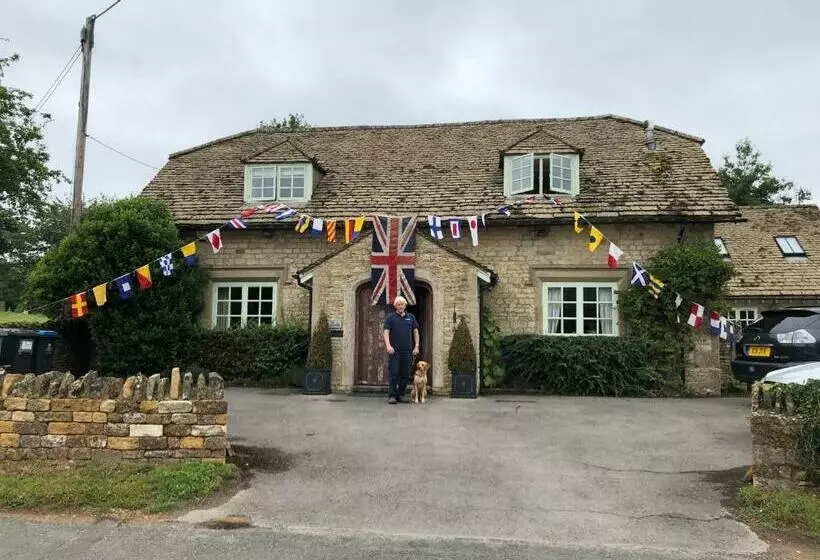 Aamiaismajoitus (B&B) The Old School, Idbury, Ox7 6ru