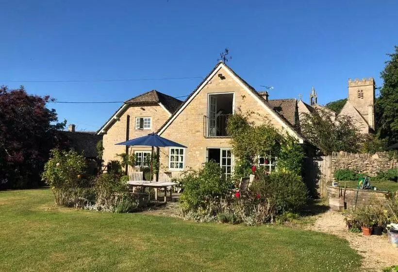 Aamiaismajoitus (B&B) The Old School, Idbury, Ox7 6ru