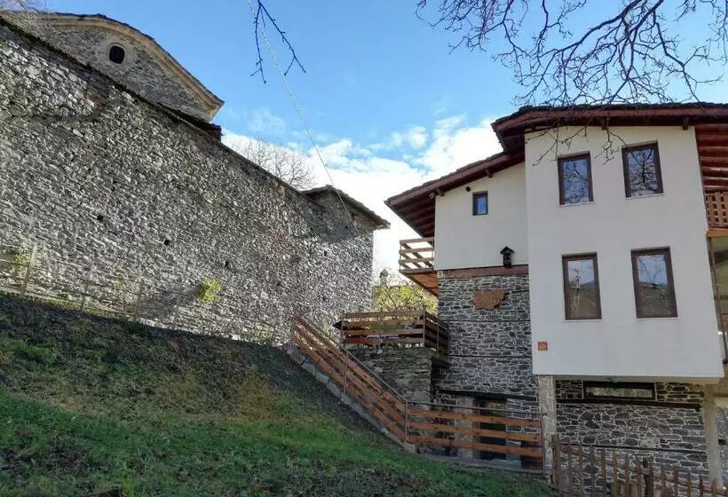 Majatalo Guest House Elena