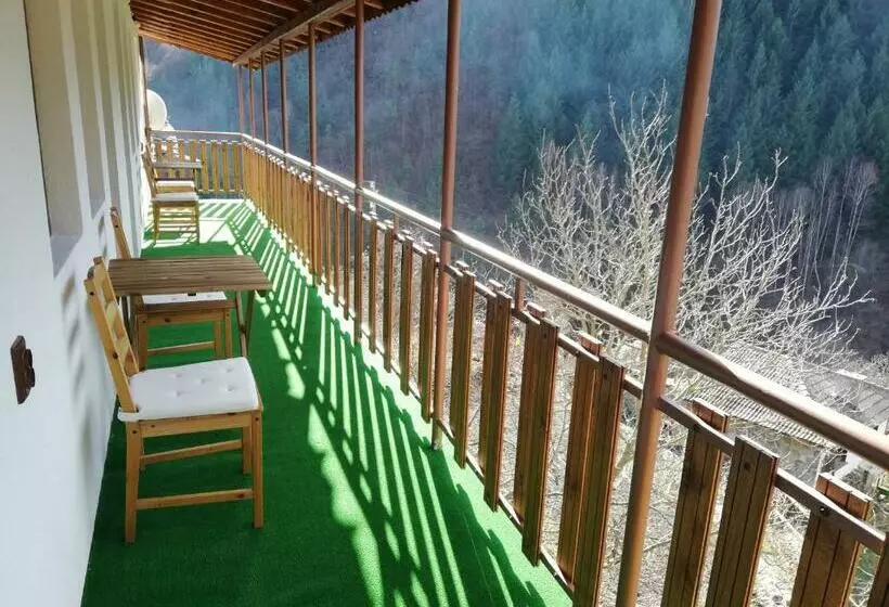 Majatalo Guest House Elena