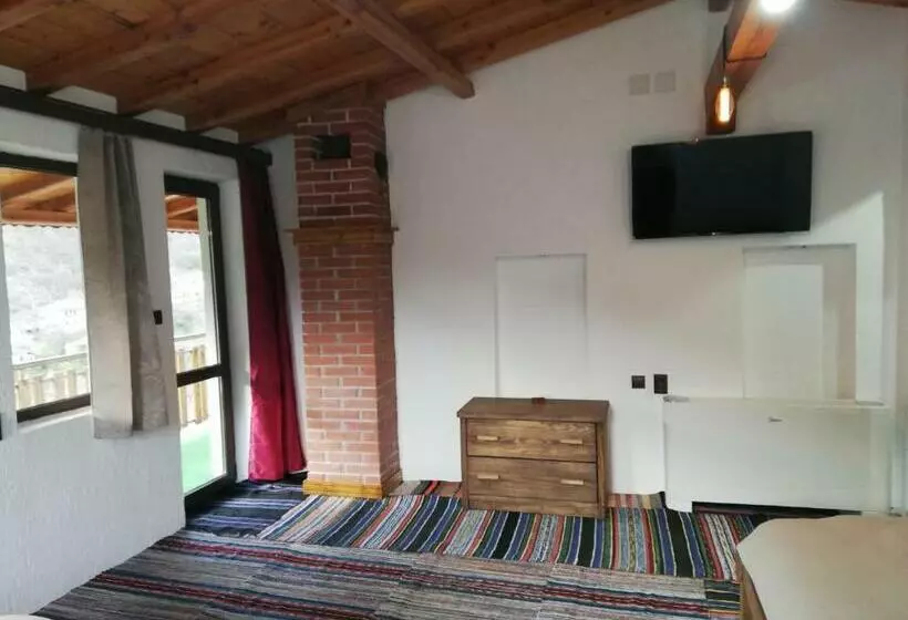 Majatalo Guest House Elena