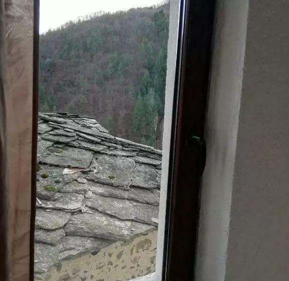 Majatalo Guest House Elena