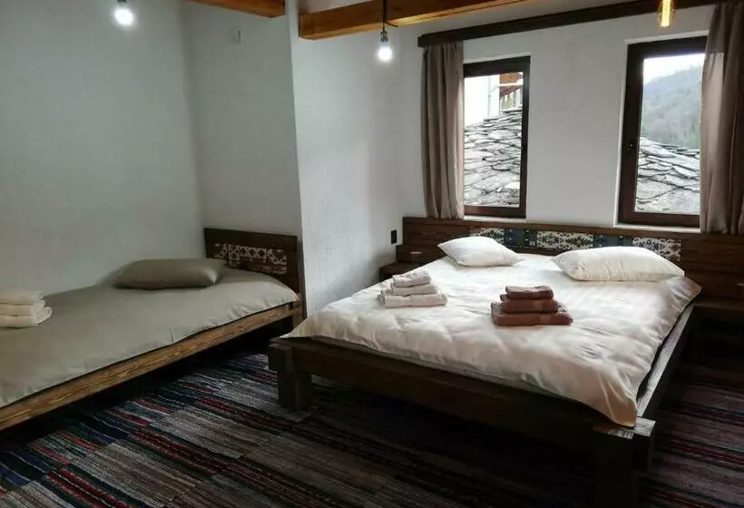 Majatalo Guest House Elena