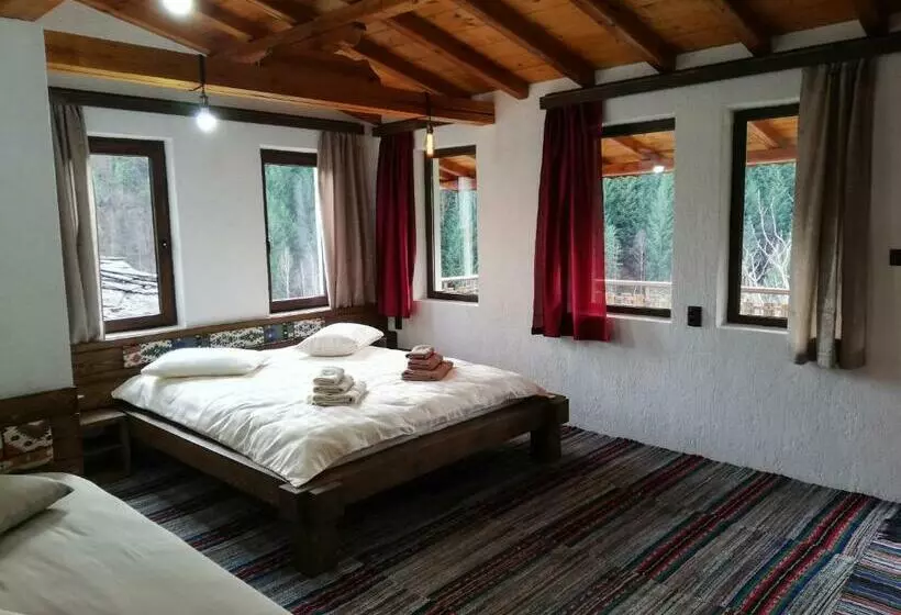 Majatalo Guest House Elena