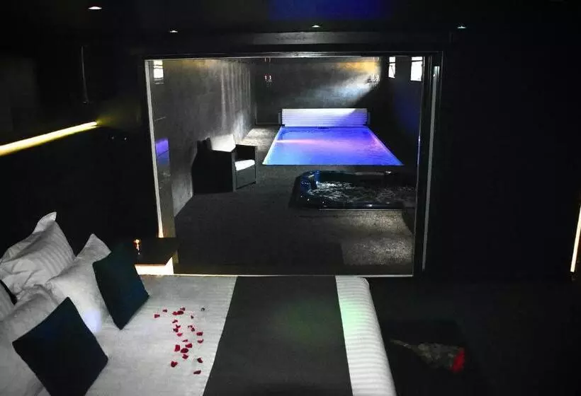 ペンション Suite Avec Piscine Privée