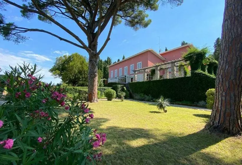 هتل Vila Tartini