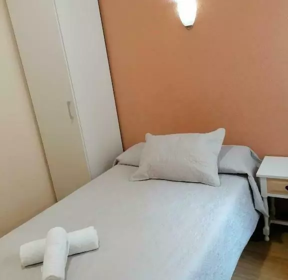 پانسیون Hostal Hernan Cortes